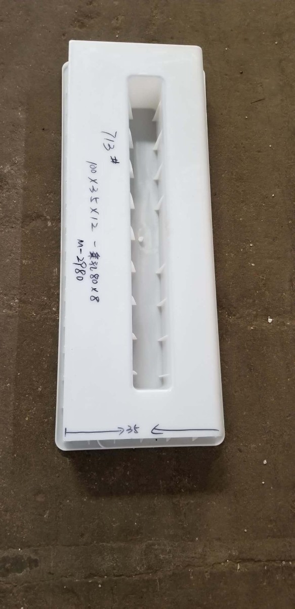 100*35*12一條孔路沿石側(cè)向排水塑料模具-貴州塑料模具